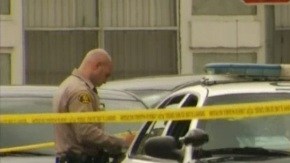 Agentes del Departamento del Sheriff iniciaron la búsqueda del joven de 17 años después que se llevó el auto Infinito 2000 luego del incidente.