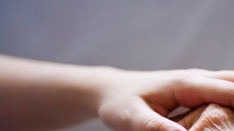 Un paciente con Alzheimer debe ser tratado con amor y consideración.