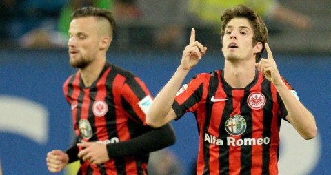 Lucas Piazon (d) celebra el gol del triunfo del Eintracht.