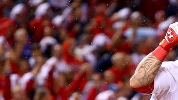 Kolten Wong conecta jonrón en la séptima entrada para las carreras del triunfo de San Luis.