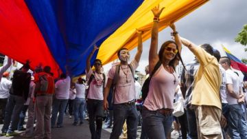 Los venezolanos viven sumergidos en una crisis política y social.