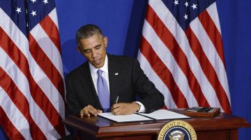 Obama firmó una orden ejecutiva para reforzar las medidas de seguridad relacionadas con el uso de tarjetas de crédito.
