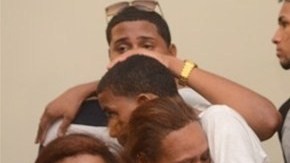 Famililares y amigos de la infancia acompanaron a Oscar Taveras a su ultima morada.