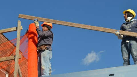 El aumento en el número de muertes se debe, al menos en parte, a la creación de empleo en sectores de riesgo como la construcción.