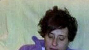 Teresa Romero junto a su perro, que fue sacrificado.