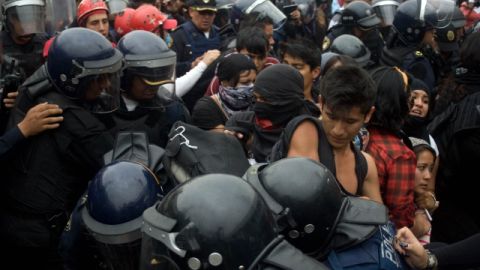 La policía ha sido infiltrada por los cárteles del narco.