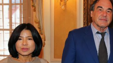 Oliver Stone junto al presidente Danilo Medina