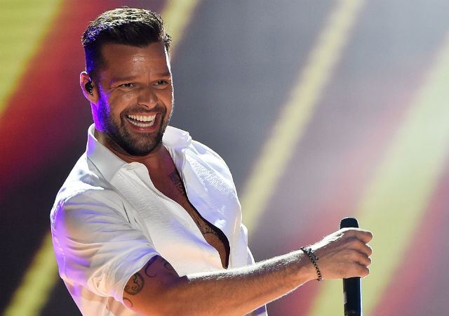 Ricky Martin está promocionando su sencillo titulado 'Adiós'.
