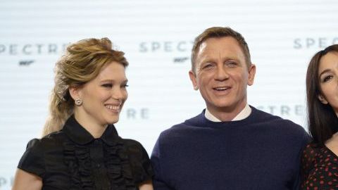 Monica Bellucci (dcha), la francesa Lea Seydoux (izq) y el actor británico Daniel Craig".