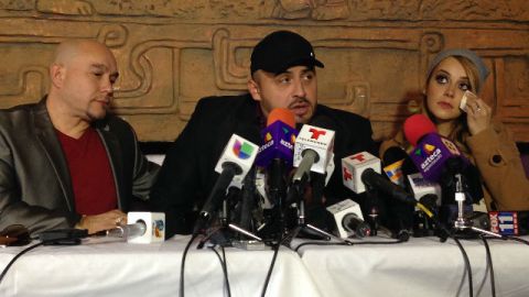 De izq. a der., Gustavo, Juan y Rosie Rivera durante el evento de este martes.