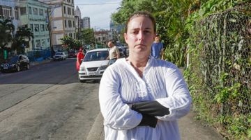 La artista cubana Tania Bruguera en una calle de La Habana, el 31 de diciembre de 2014, tras ser liberada por segunda ocasión.