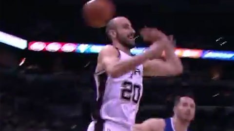Ginóbili asistió a su compañero Danny Green en un triple.