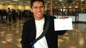 Marco Chali obtuvo su permiso para conducir tras aprobar el examen escrito en el DMV de Granada Hills.