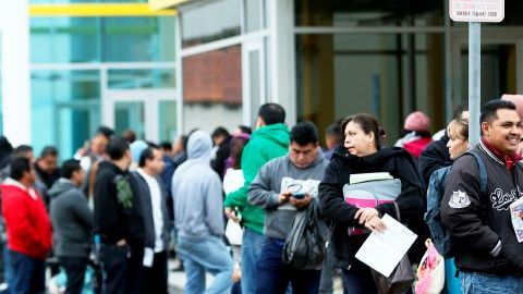 Migrantes de todo el mundo se benefician con la aplicación de la AB60 en California.