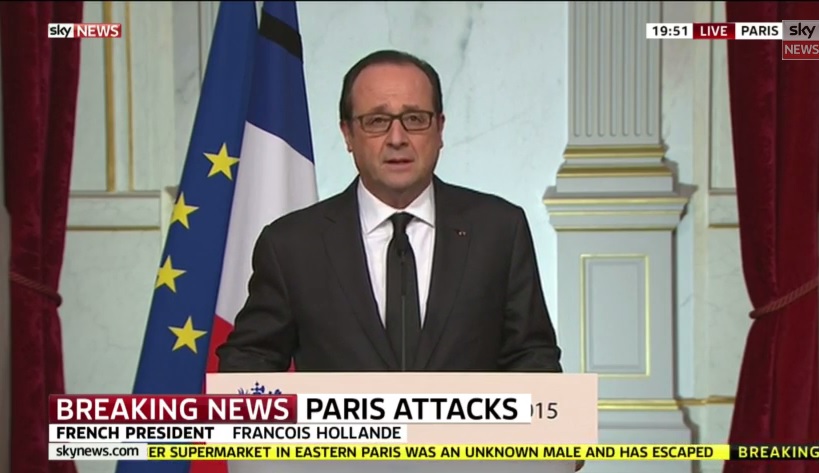El presidente François Hollande se dirige a la prensa.