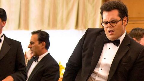 Josh Gad (izq.) y Kevin Hart en una escena de The Wedding Ringer.
