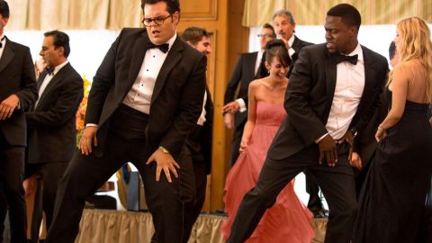 Josh Gad (izq.) y Kevin Hart en una escena de The Wedding Ringer.