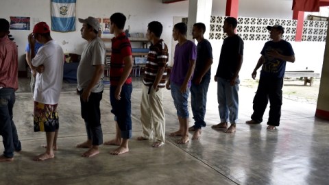 Indocumentados en refugio para inmigrantes.