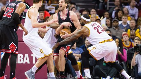 Los Cavaliers se llevaron la victoria, pero Gasol le aplicó un excelente movimiento a LeBron.