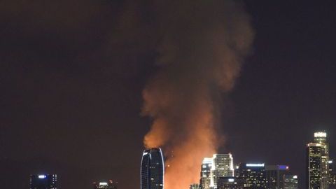 Las llamas del siniestro de la madrugada del 8 de diciembre del 2014 alcanzaron unos 40 pies de altura.