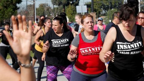 Decenas se inscribieron en la competencia para perder peso en Lynwood.