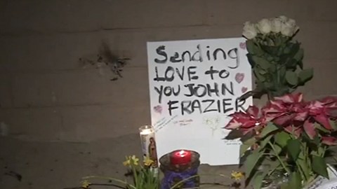 Vecinos dejan mensajes a John Frazier donde intentaron quemarlo vivo.
