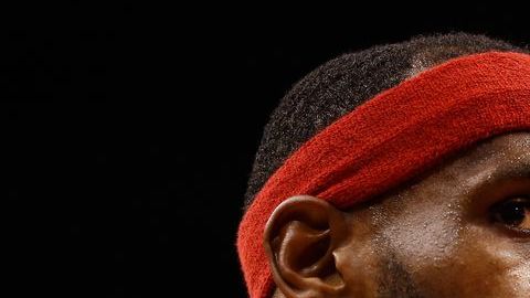 LeBron anotó 11 de 25 tiros de campo, incluidos dos triples en seis intentos y 10 de 13 desde la línea de personal.