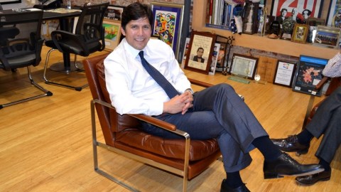 De León nació y creció en el barrio Logan de San Diego.