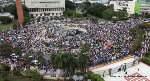 Seguidores buscan que el presidente Danilo Medina pueda aspirar a la reelección.