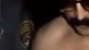 Los "carnales" de "La EME" suelen cargar la insignia de una mano con la "M" gravada sobre ella.