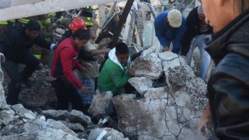 Búsqueda de víctimas en los escombros del hospital materno-infantil de Cuajimalpa en Ciudad México.