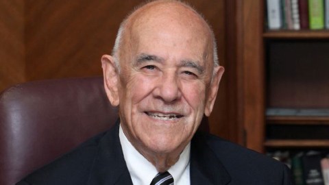 Arthur Alarcón, exjuez del Noveno Circuito.