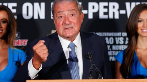 Bob Arum se ha cansado de Eddie Hearn y le mandó un claro mensaje.