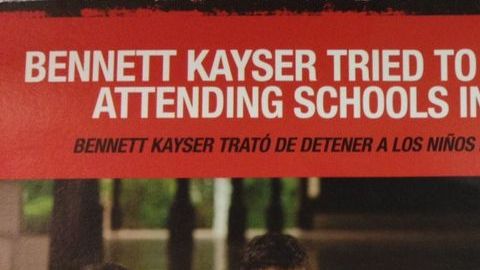 El folleto fue repartido a los votantes del Distrito 5 del Distrito Escolar de Los Ángeles.