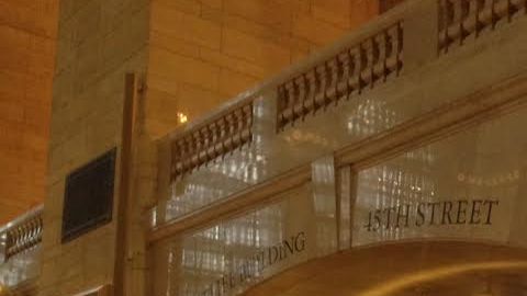 Anuncios en Grand Central con los cambios en el servicio.