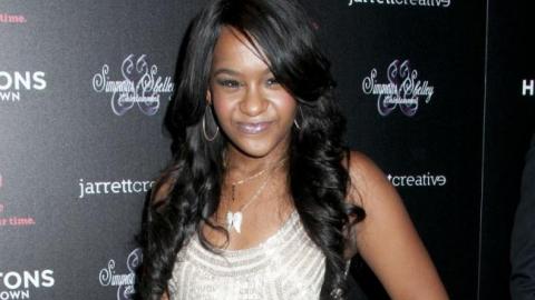 Los doctores recomiendan a Bobby Brown desconectar a su hija.