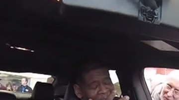 James Robertson en su nuevo Ford Taurus.
