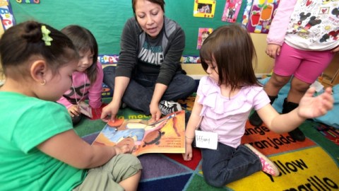 El próximo 18 de febrero proveedoras de cuidado infantil de Los Ángeles viajarán a Sacramento para pedirle a los legisladores que aprueben una ley que les permitiría negociar su contrato.