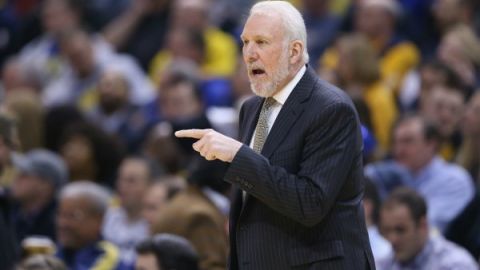 Gregg Popovich, el entrenador de San Antonio llegó a su victoria número mil como coach en la NBA. Foto: Getty Images