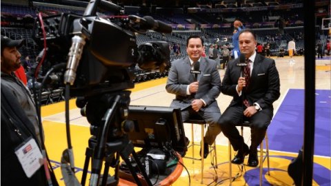 Pinto y García Márquez viajan con el equipo, algo que no sucede con ningun otro equipo de cronistas de TV en espanol de la NBA.