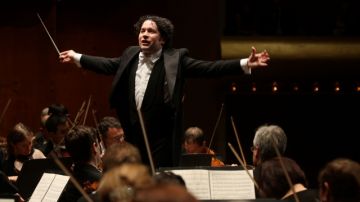 El conductor de la Filarmónica ofrecerá seis conciertos.