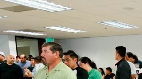 El vicecónsul Julio Calderón dijo que el consulado ha duplicado la cantidad de pasaportes que emiten a diario.