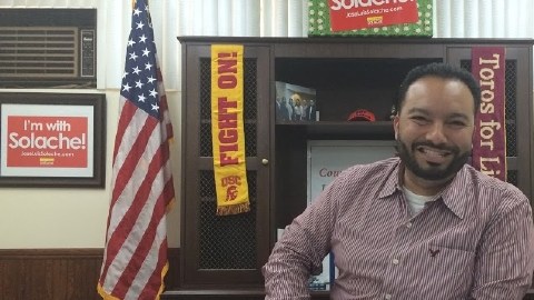 José Luis Solache es el alcalde más joven que ha tenido Lynwood en  28 años.