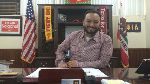 José Luis Solache es el alcalde más joven que ha tenido Lynwood en  28 años.