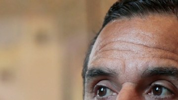 Antonio Villaraigosa aún no decide si se lanza a la candidatura para el Senado de California . /