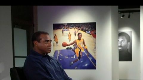 Imagen de la charla entre Ahmad Rashad y Kobe Bryant, la cual fue transmitida el lunes