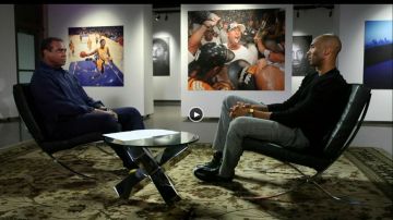 Imagen de la charla entre Ahmad Rashad y Kobe Bryant, la cual fue transmitida el lunes