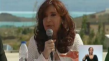 La presidenta de Argentina, Cristina Fernández, habló ayer durante  un acto público, en  El Calafate.