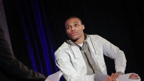 Russell Westbrook es uno de los jugadores que no deja de dar de qué hablar por su fomra de vestir.