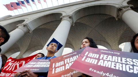 En Los Ángeles se llevó a cabo una protesta a las afueras del Ayuntamiento de la Ciudad en apoyo al alivio migratorio de Obama.